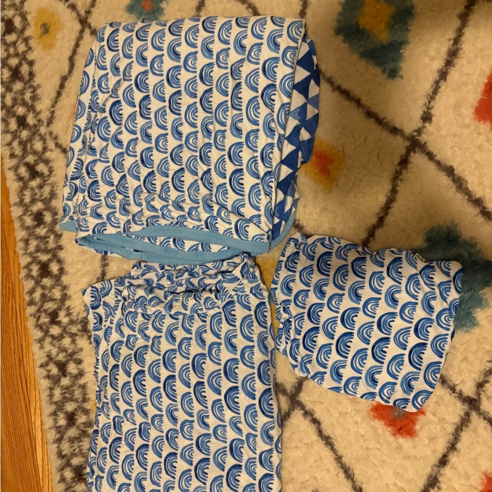 Little sleepies blue rainbow blanket, crib sheet and bag no drawstring.